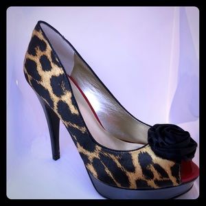 Guess 7 1/2 Pumps